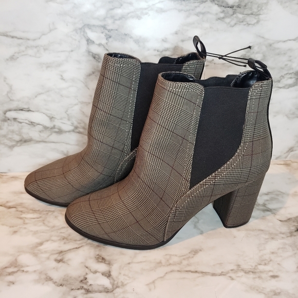 Plaid pull on ankle booties size 9 - Picture 4 of 9